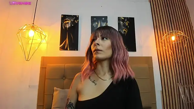 alesziarose online show from November 10, 2025, 7:08 pm