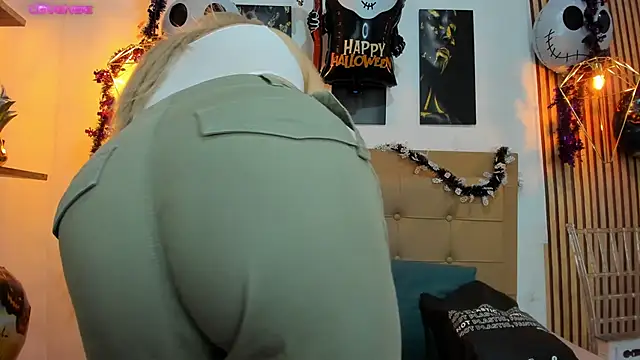 alesziarose online show from October 30, 2025, 7:55 pm