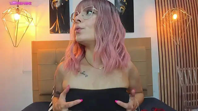 alesziarose online show from November 21, 2025, 7:57 pm