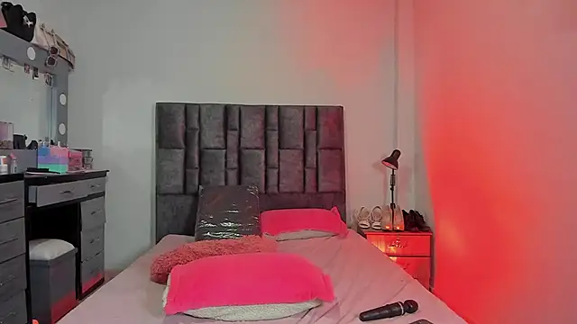 Esmeraldaa- online show from January 10, 2026, 5:36 am