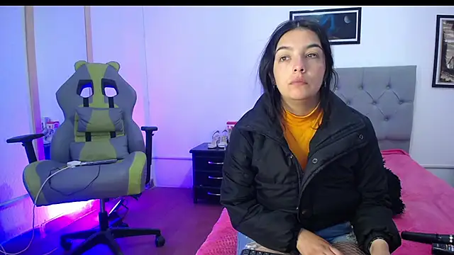 Esmeraldaa- online show from September 25, 2025, 5:35 am