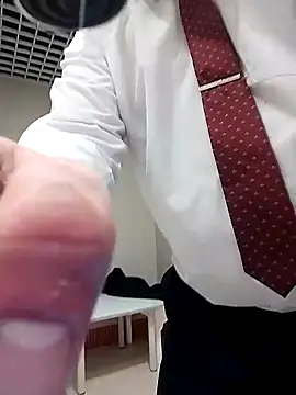 BigCristh79 online show from November 11, 2025, 4:40 am