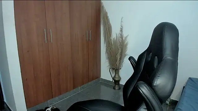 Evansdark1 online show from April 24, 2026, 11:07 pm