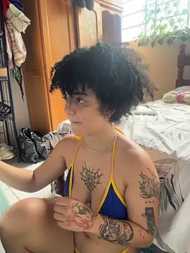 Snapshot of CamillyBlum chatting on November 25, 2025, 7:03 pm CamillyBlum online show from November 25, 2025, 7:03 pm