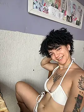 Snapshot of CamillyBlum chatting on October 28, 2025, 1:32 pm CamillyBlum online show from October 28, 2025, 1:32 pm