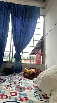 RobinLenoxx online show from November 28, 2025, 6:41 pm