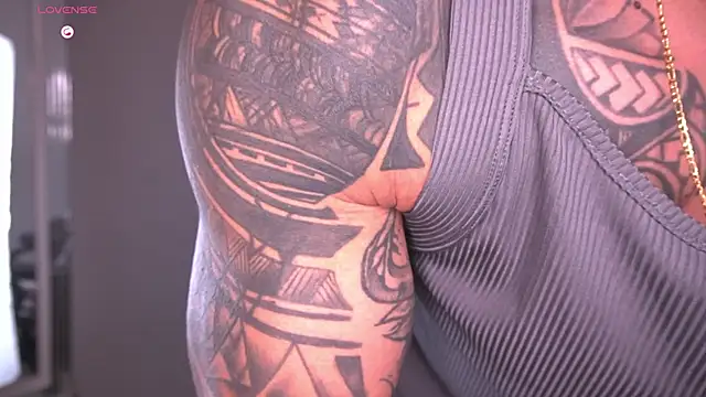 tyler muscle1 online show from November 11, 2025, 1:55 am