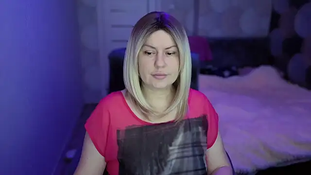 CrystallKiss online show from October 3, 2025, 4:19 pm