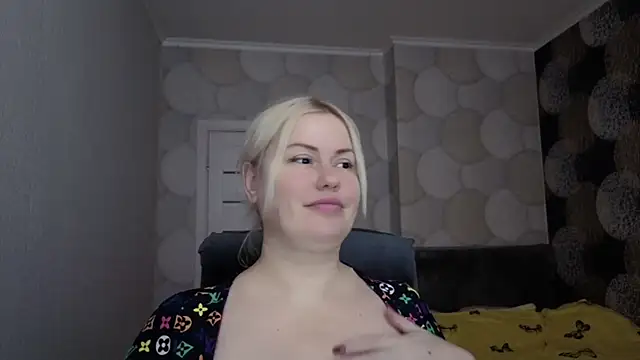 CrystallKiss online show from December 19, 2025, 4:49 am