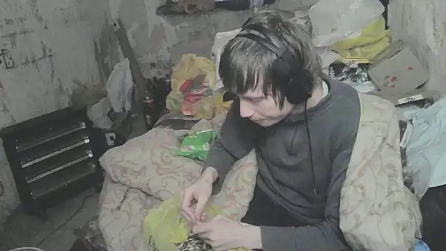 makarov1993 online show from April 14, 2026, 11:04 am