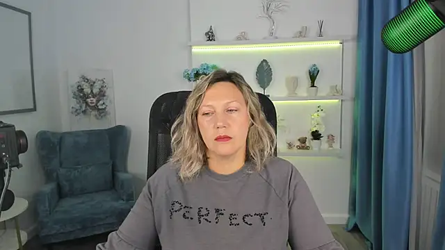 Snapshot of NinaStarle chatting on September 18, 2025, 4:59 am NinaStarle online show from September 18, 2025, 4:59 am