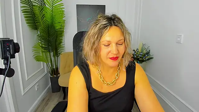 Snapshot of NinaStarle chatting on November 13, 2025, 4:38 am NinaStarle online show from November 13, 2025, 4:38 am