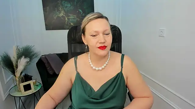 NinaStarle online show from April 9, 2026, 4:25 am