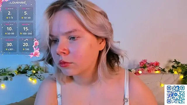 girlllsooft online show from November 13, 2025, 1:31 am