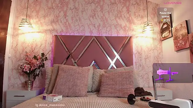 Aliice1  online show from November 22, 2025, 9:13 pm