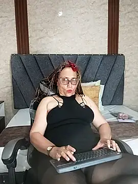 Cailinmilf online show from October 15, 2025, 11:35 pm