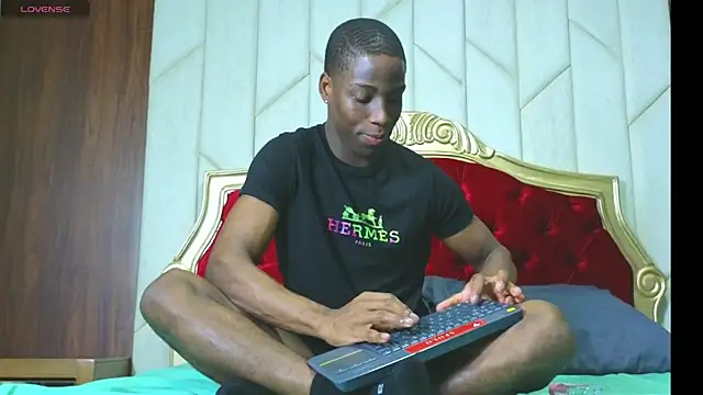 Snapshot of CharlesBrown_ chatting on October 30, 2025, 12:25 pm CharlesBrown online show from October 30, 2025, 12:25 pm