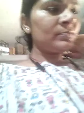 Snapshot of couple_71 chatting on May 30, 2026, 5:25 am couple 71 online show from May 30, 2026, 5:25 am