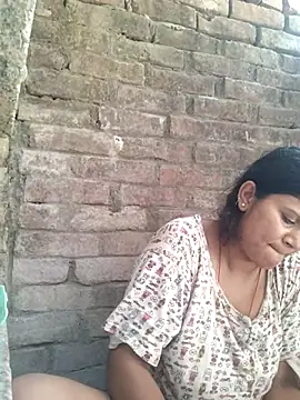 Snapshot of couple_71 chatting on May 26, 2026, 8:12 am couple 71 online show from May 26, 2026, 8:12 am
