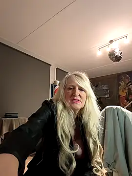 Snapshot of SexyKato001 chatting on November 10, 2025, 8:14 pm SexyKato001 online show from November 10, 2025, 8:14 pm