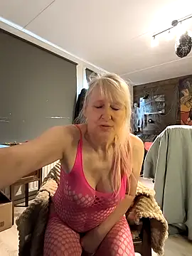 Snapshot of SexyKato001 chatting on November 18, 2025, 11:24 am SexyKato001 online show from November 18, 2025, 11:24 am