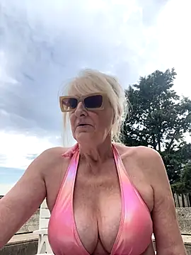 Snapshot of SexyKato001 chatting on September 20, 2025, 8:41 am SexyKato001 online show from September 20, 2025, 8:41 am