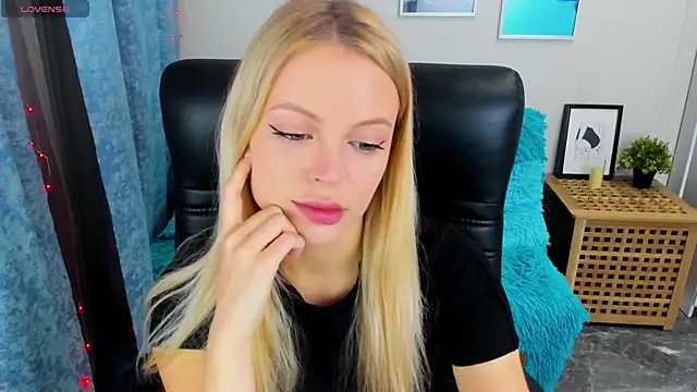 KatherineePierce online show from September 24, 2025, 4:24 pm