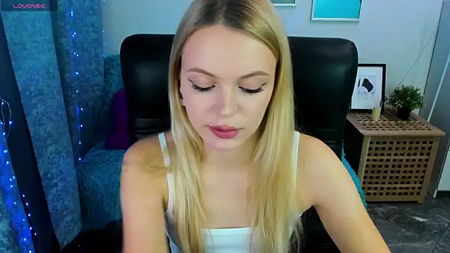 KatherineePierce online show from October 14, 2025, 5:46 pm