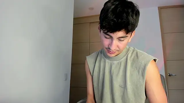 sweettaaron01 online show from October 6, 2025, 5:46 pm