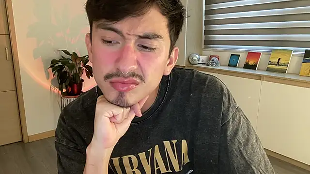 sweettaaron01 online show from October 25, 2025, 5:46 pm