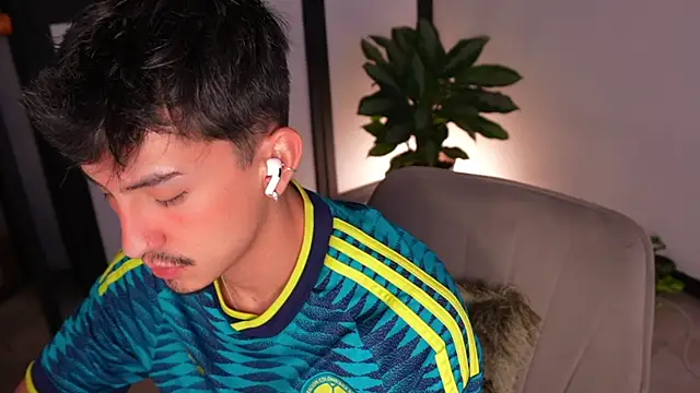 Snapshot of sweettaaron01 chatting on July 15, 2026, 11:12 pm sweettaaron01 online show from July 15, 2026, 11:12 pm
