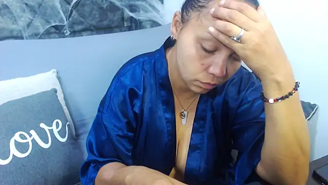 Snapshot of Melany_Contrera chatting on October 28, 2025, 4:24 am Melany Contrera online show from October 28, 2025, 4:24 am