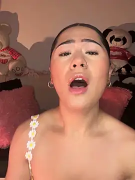 Snapshot of evelyn_ch_ chatting on October 6, 2025, 11:00 am evelyn ch online show from October 6, 2025, 11:00 am
