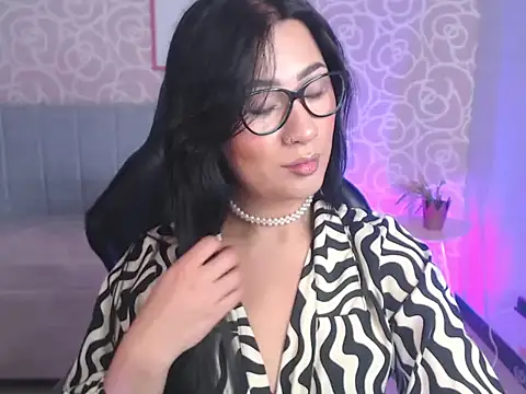Snapshot of evelyn_ch_ chatting on September 18, 2025, 10:51 am evelyn ch online show from September 18, 2025, 10:51 am