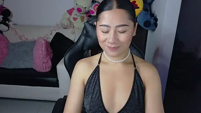 Snapshot of evelyn_ch_ chatting on October 10, 2025, 10:49 am evelyn ch online show from October 10, 2025, 10:49 am