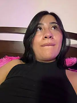 evelyn ch  online show from February 12, 2026, 10:53 pm