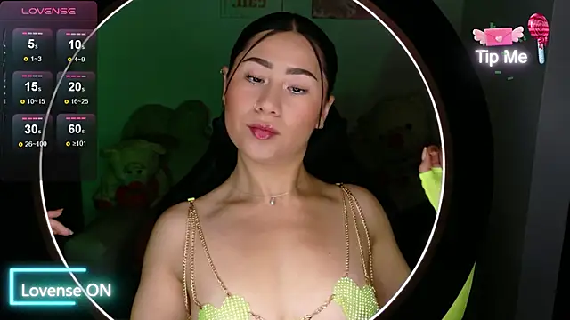 evelyn ch  online show from November 27, 2025, 10:59 am