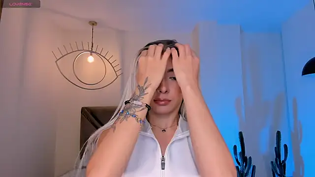 Snapshot of IsabellaMoreau chatting on February 22, 2026, 5:47 pm IsabellaMoreau online show from February 22, 2026, 5:47 pm