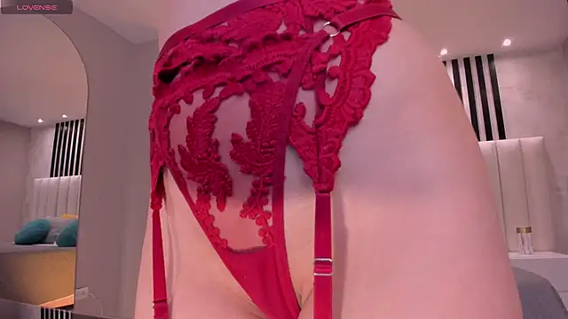 IsabellaMoreau online show from November 2, 2025, 5:40 pm