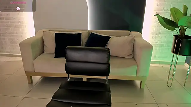 Snapshot of IsabellaMoreau chatting on December 13, 2025, 8:04 pm IsabellaMoreau online show from December 13, 2025, 8:04 pm