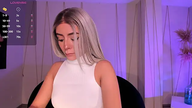 Snapshot of IsabellaMoreau chatting on January 14, 2026, 7:50 pm IsabellaMoreau online show from January 14, 2026, 7:50 pm