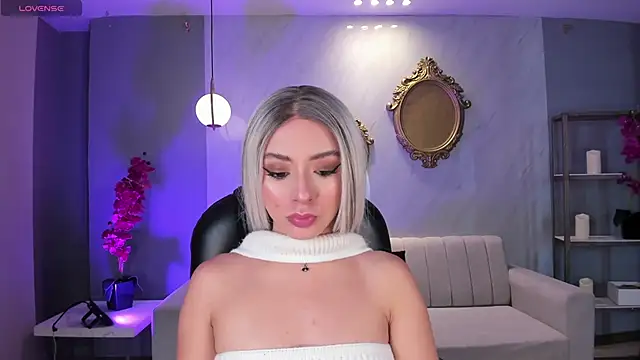 IsabellaMoreau online show from April 22, 2026, 8:26 pm