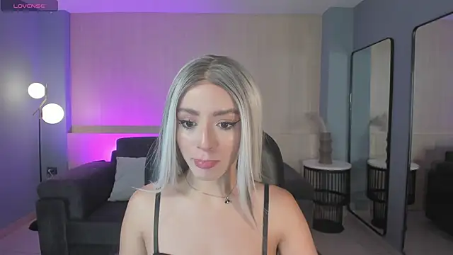 IsabellaMoreau online show from May 7, 2026, 7:50 pm