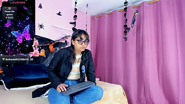 Snapshot of Azul_Moon chatting on October 20, 2025, 3:41 am Azul Moon online show from October 20, 2025, 3:41 am