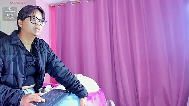 Snapshot of Azul_Moon chatting on November 25, 2025, 3:51 am Azul Moon online show from November 25, 2025, 3:51 am