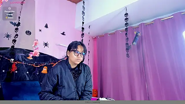 Snapshot of Azul_Moon chatting on October 29, 2025, 4:11 am Azul Moon online show from October 29, 2025, 4:11 am