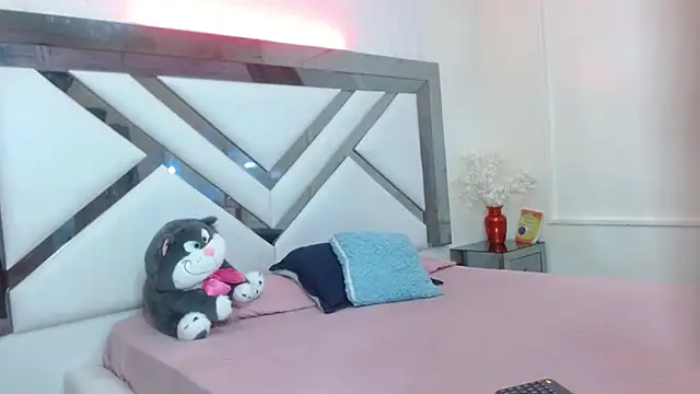 samara selene online show from December 1, 2025, 7:15 pm