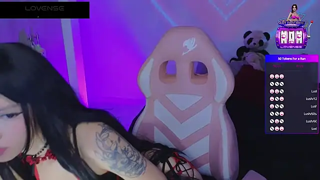 Moonlightt 21 online show from October 5, 2025, 7:04 pm