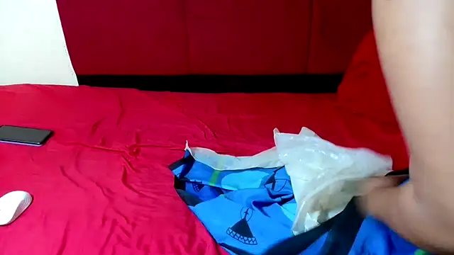 Snapshot of HugeTitisxx chatting on February 21, 2026, 7:38 pm HugeTitisxx online show from February 21, 2026, 7:38 pm