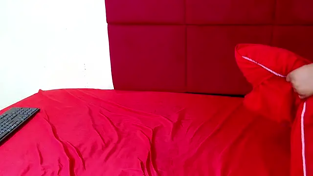 HugeTitisxx online show from January 9, 2026, 7:54 pm